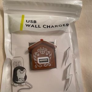 Target BULLSEYE holiday USB wall charger Gingerbread House